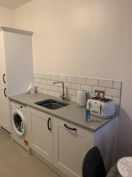 Recently Refurbished Apt Central Mk Free Parking Μίλτον Κέινς Εξωτερικό φωτογραφία