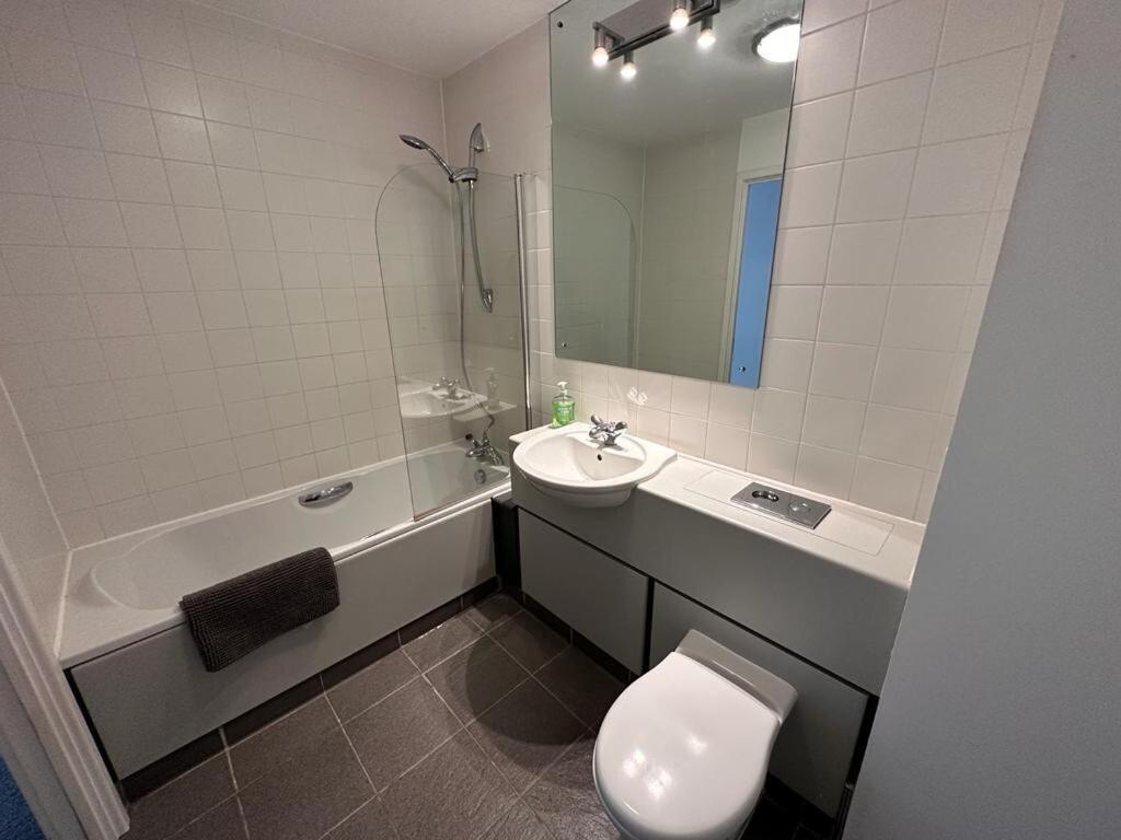 Recently Refurbished Apt Central Mk Free Parking Μίλτον Κέινς Εξωτερικό φωτογραφία